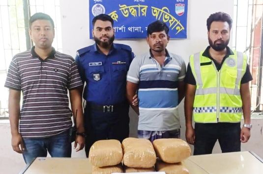 শার্শায় পুলিশি অভিযানে ১২ কেজি গাঁজাসহ আটক ১