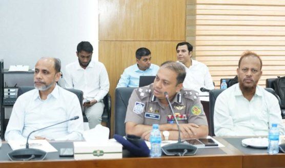 খুলনা বিভাগীয় ও জেলার সরকারি কর্মকর্তাদের সাথে বাজেট বিষয়ক মতবিনিময় সভা অনুষ্ঠিত