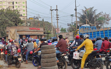 রাজধানীর বেশিরভাগ পাম্পে মিলছে না তেল