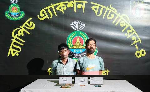 ইয়াবাসহ ২ জন মাদক ব্যবসায়ীকে আটক করেছে র‌্যাব-৪