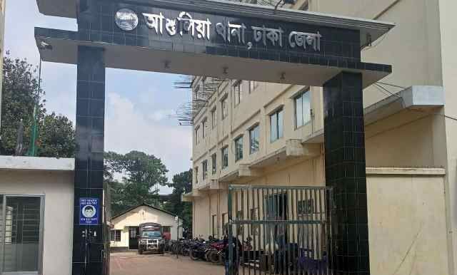 আশুলিয়ায় কিশোর গ্যাং-মাদক সন্ত্রাসীদের নিরাপদ আস্তানা,রয়েছে দেশীয় অস্ত্র তৈরির কারখানা