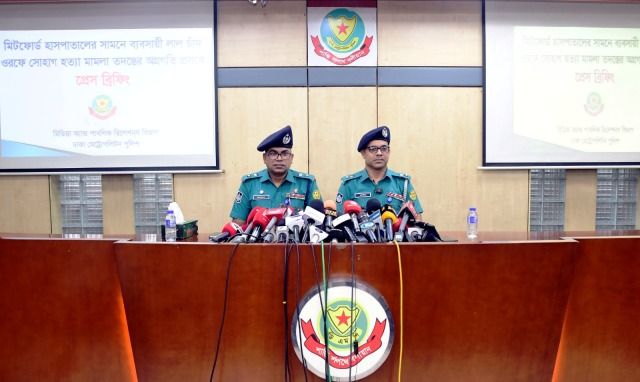 স্যার সলিমুল্লাহ মেডিকেল কলেজ ও হাসপাতালের সামনে চাঞ্চল্যকর খুনের ঘটনায় পাঁচজন গ্রেফতার