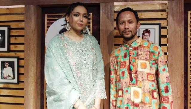 রুপনগর নাটকে আশিক বন্ধুর কথায় দোলার গান