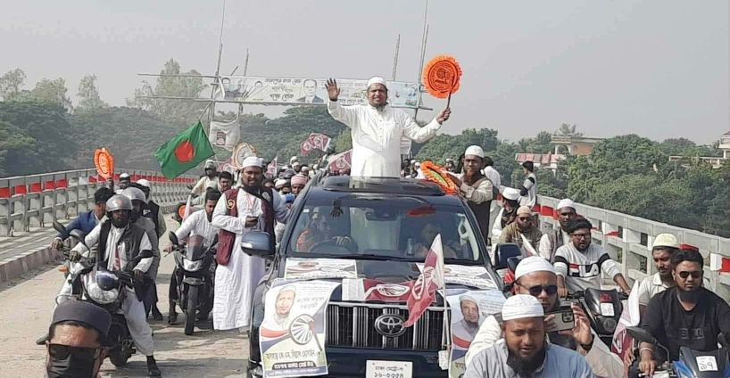 টংগীবাড়িতে হাতপাখা প্রতীকের সংসদ সদস্য প্রার্থীর  মোটর শোডাউন