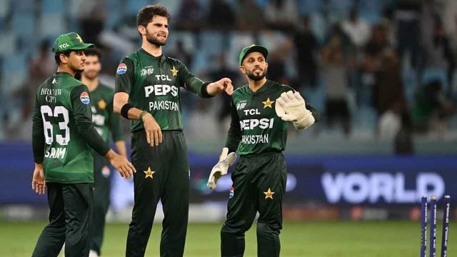 পাকিস্তানের এশিয়া কাপে দাপুটে শুরু