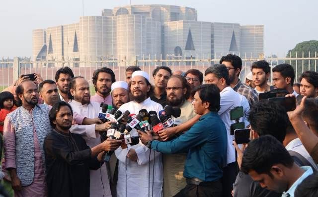 আল্লামা ইমাম হায়াত প্রবর্তিত 'বিশ্ব ইনসানিয়াত বিপ্লব' এখন যুক্তরাজ্যে পূর্ণাঙ্গ রাজনৈতিক দল হিসেবে আত্মপ্রকাশ করলো