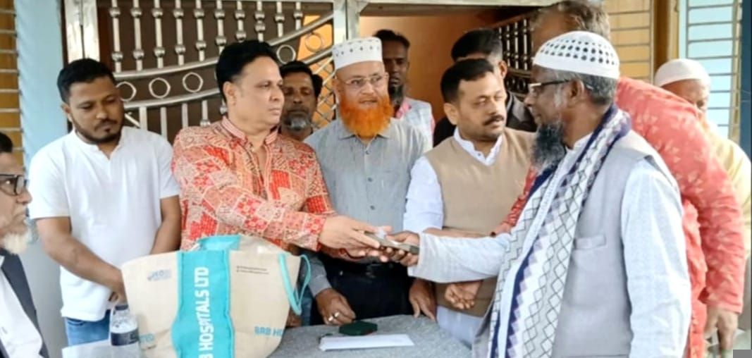 ৫০ লাখ টাকার মানবিক সহায়তা দিলেন মানবতার ফেরিওয়ালা খ্যাত দেলোয়ার মমিন