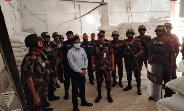 নারায়ণগঞ্জে বিজিবি ও প্রশাসনের যৌথ অভিযানে ৭৫০০ লিটার সয়াবিন তেল ও টিসিবির ৩২.৫ টন আটা জব্দ; জরিমানা ও কারাদণ্ড প্রদান