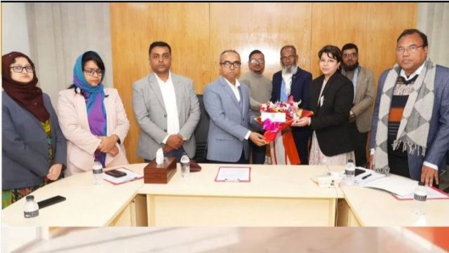 খুলনা বিভাগে নবযোগদানকৃত ২৭তম বিসিএস ক্যাডারের কর্মকর্তাদের নগর ভবনে ফুলের শুভেচ্ছা