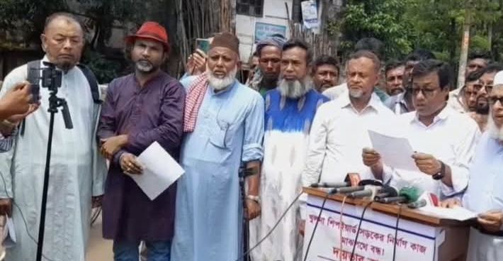 খুলনার লবনচরা শিপইয়ার্ড সড়কের নির্মাণ কাজ দ্রুত সম্পন্নের নিশ্চিত না হলে কঠোর কর্মসূচি