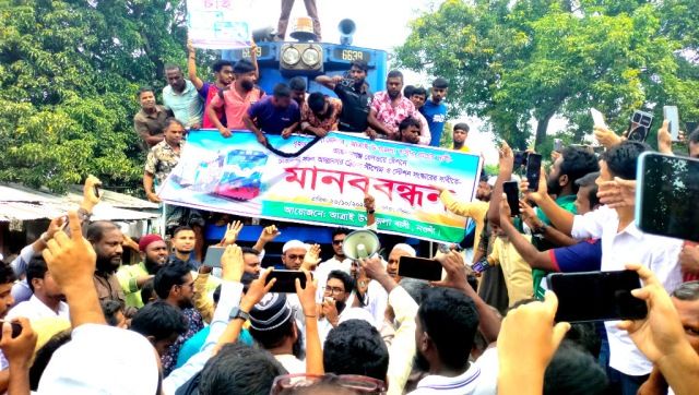 ঢাকাগামী আন্তঃনগর ট্রেনের স্টপেজ ও স্টেশন সংস্কারের দাবিতে আবারও আন্দলনে উত্তাল আত্রাই