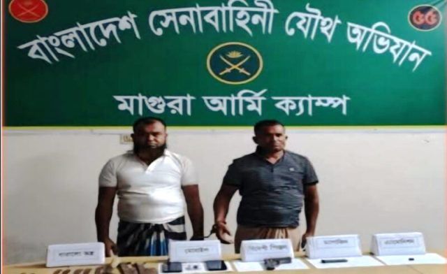 মাগুরায় যৌথ বাহিনী আগ্নয়াস্ত্রসহ দুভাইকে আটক করেছে