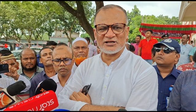 সরকারি সফরে নামে শ্বশুরের কবর জিয়ারত বাণিজ্য উপদেষ্টার