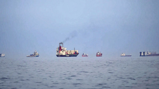 যুক্তরাষ্ট্র অবরোধ না তোলা পর্যন্ত হরমুজ বন্ধ থাকবে