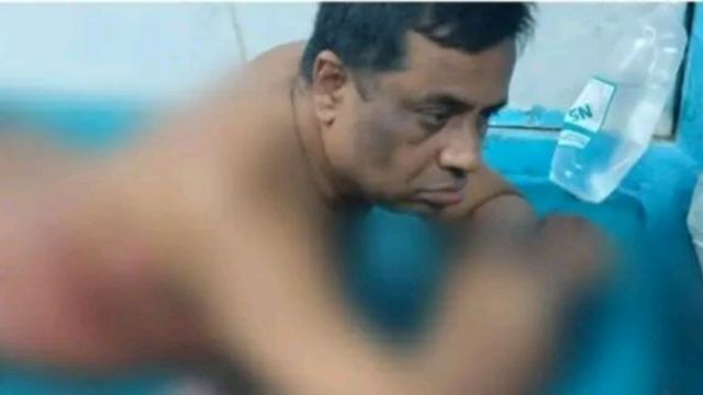 খুলনা নগরীর দৌলতপুরে দুর্বৃত্তদের হামলায় বাবা ও ছেলে গুরুতর আহত হয়েছেন