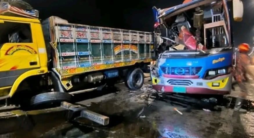 দিনাজপুরে ঘোড়াঘাট ও পদ্দা সেতুর মুন্সীগঞ্জের মাওয়া প্রান্তে পৃথক সড়ক দুর্ঘটনায় ৯ জন নিহত