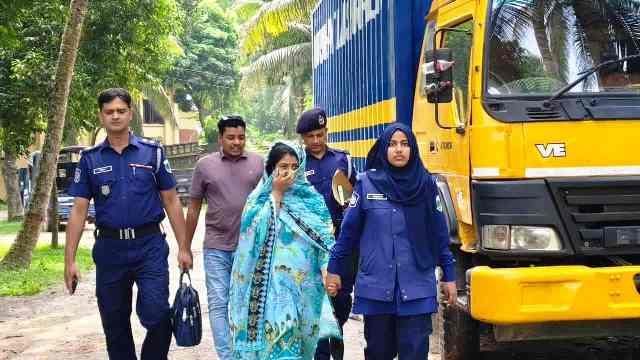 বড়াইগ্রামে চাঞ্চল্যকর বৃদ্ধা হত্যার ঘটনায় নাতনী ও তার স্বামী গ্রেফতার