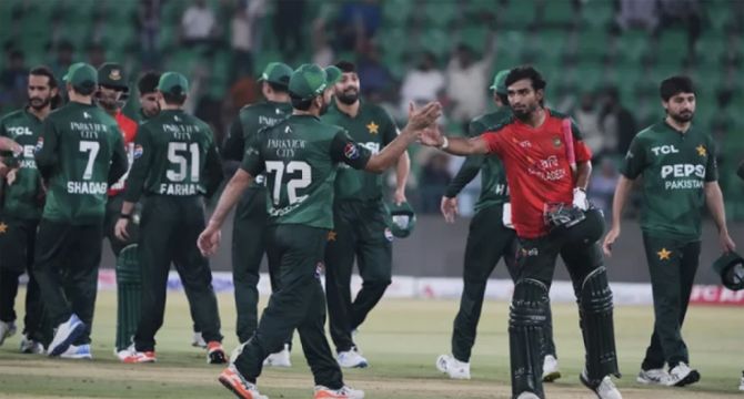 বাংলাদেশের ব্যাটিং ধসে সিরিজ হার