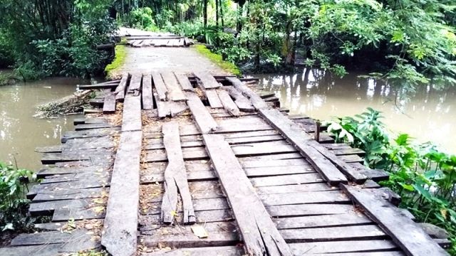 জড়াড়ীর্ণ একটি ব্রীজ, সীমাহিন দুর্ভোগ ভোলার দুই এলাকার শত শত বাসিন্দার