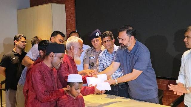 ব্রাহ্মণবাড়িয়ার দৃষ্টি প্রতিবন্ধী সেই সংগীতশিল্পী পরিবারকে অর্থ সহায়তা দিলেন যুব ও ক্রীড়া প্রতিমন্ত্রী