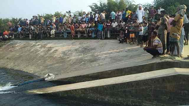 মেহেরপুরে ভৈরব নদের গোসল করতে নেমে দুই শিক্ষার্থী নিখোঁজ