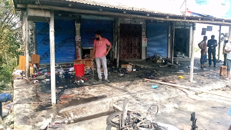 গাংনীতে দুই গ্রামবাসীর মধ্যে সংঘর্ষে একজন নিহত ॥ মোটর গ্যারেজ ভাংচুর ও অগ্নিসংযোগ