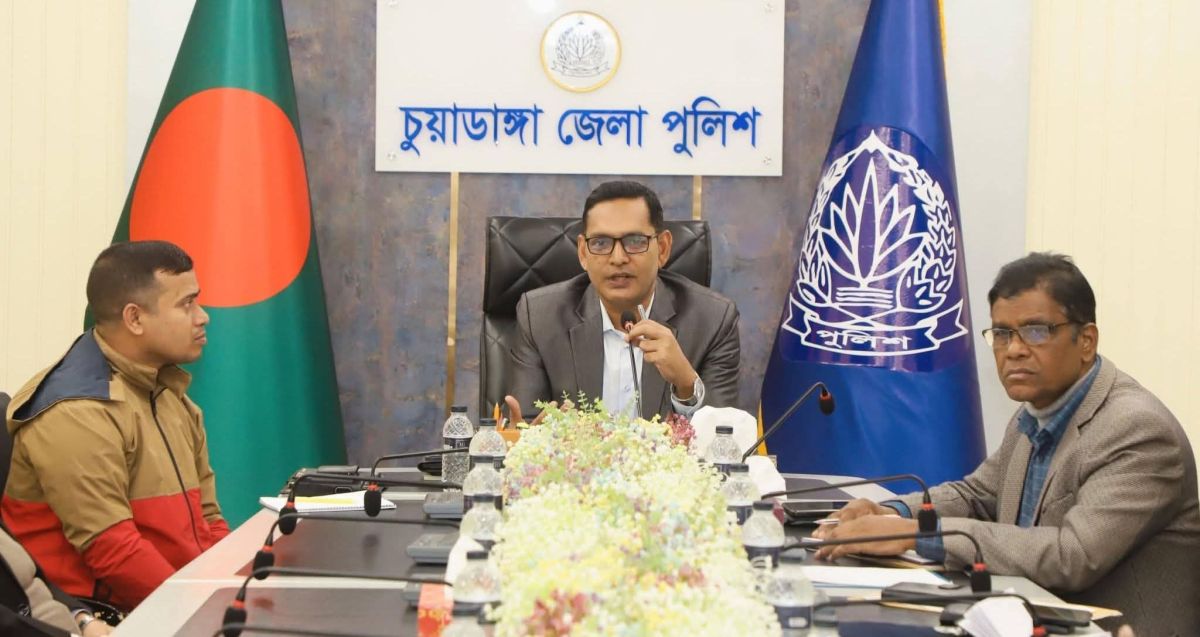 চুয়াডাঙ্গায় আসন্ন বড়দিন উপলক্ষে খ্রিস্টান ধর্মাবলম্বীদের সাথে কুশল বিনিময় করলেন পুলিশ সুপার