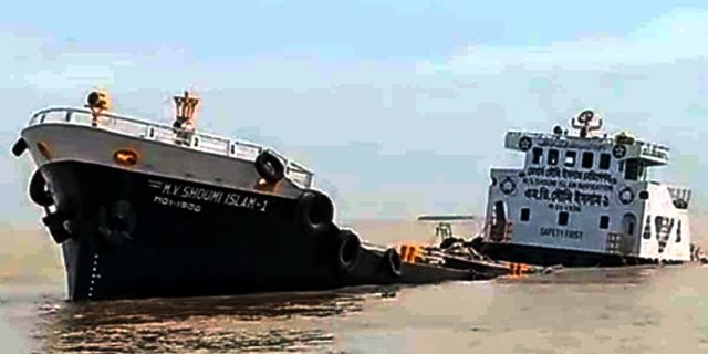 ভোলার মেঘনায় ৭০ লাখ টাকার সিমেন্ট নিয়ে জাহাজডুবি