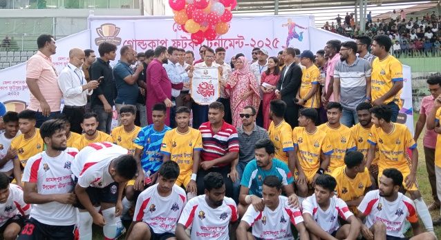 জামালপুরে জেলা প্রশাসক গোল্ডকাপ ফুটবল টুর্নামেন্ট এর উদ্বোধন
