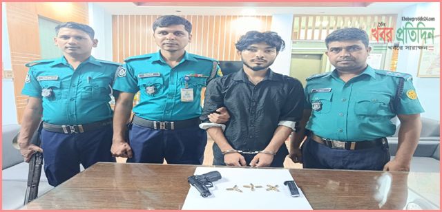 রামপুরায় লাইসেন্সকৃত অস্ত্র ছিনতাই মামলার আসামি গ্রেফতার; ছিনতাইকৃত আগ্নেয়াস্ত্র ও ১১ রাউন্ড গুলি উদ্ধার