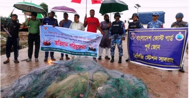 টেকনাফে ৫০ হাজার মিটার অবৈধ কারেন্ট জাল জব্দ
