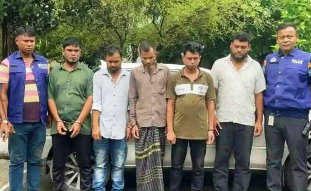 পুলিশের বিশেষ অভিযানে ডাকাত দলের ৫ সদস্য গ্রেপ্তার