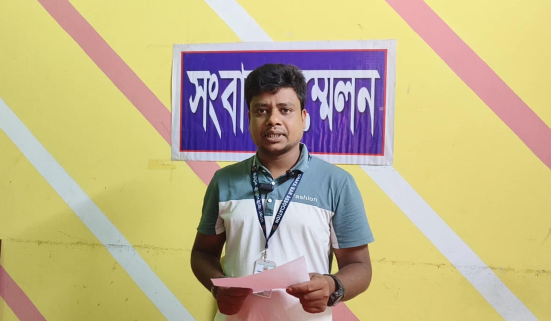 বড়াইগ্রামে ইউপি সদস্যের বিরুদ্ধে জমি দখলের অভিযোগে সংবাদ সম্মেলন
