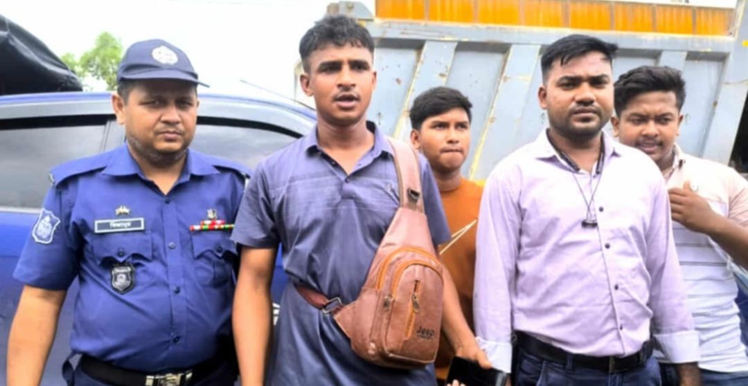 রূপগঞ্জে ডাকাতির চেষ্টাকালে দুই যুবক গ্রেফতার