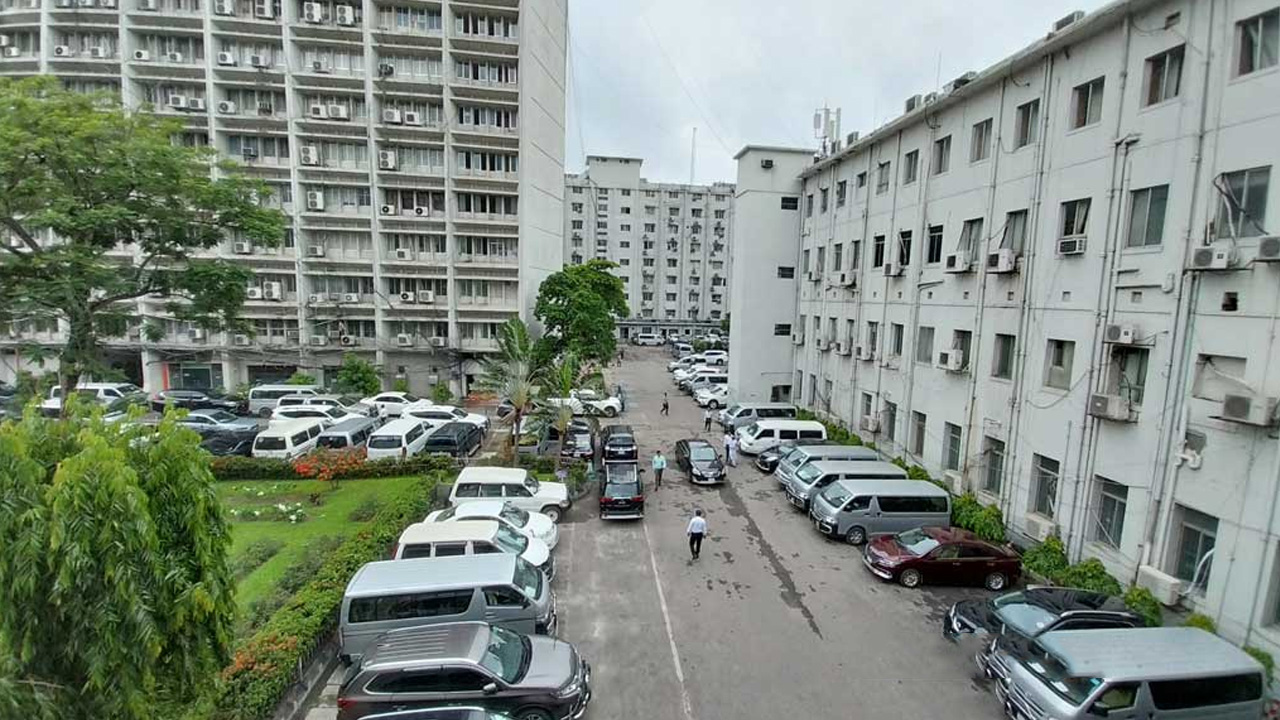 আজ সরকারি অফিস খোলা