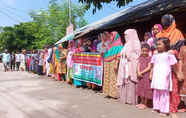 ধর্ষককে গ্রেফতারের দাবীতে সৈয়দপুরে মানববন্ধন