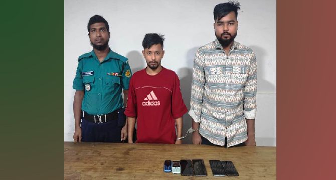 ফেসবুক পেইজের মাধ্যমে ইলিশ বিক্রির নামে প্রতারণা; নিউমার্কেট থানা পুলিশ কর্তৃক গ্রেফতার দুই