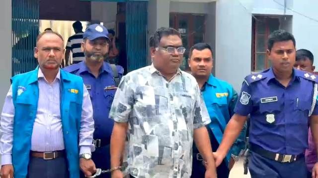 পাবনায় দুদকের মামলায় গ্রেপ্তার শাহজাদপুরের পিআইও