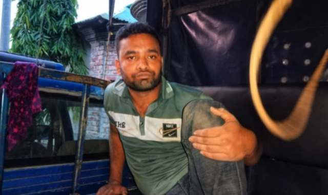 সৈয়দপুরে ভিসা প্রতারক সোহেল রানা আটক, সেনাবাহিনীর পোশাক সহ ল্যাপটপ উদ্ধার