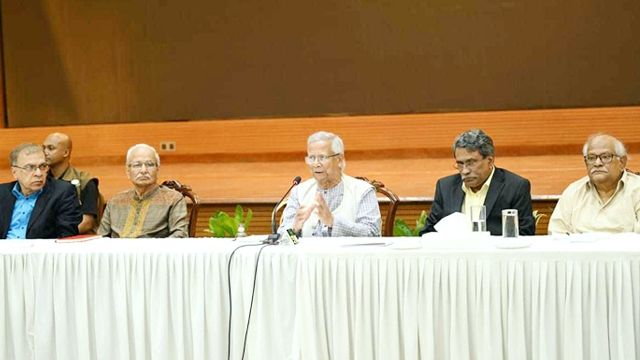 প্রধান উপদেষ্টা রাজনৈতিক দলগুলোর সঙ্গে বৈঠকে
