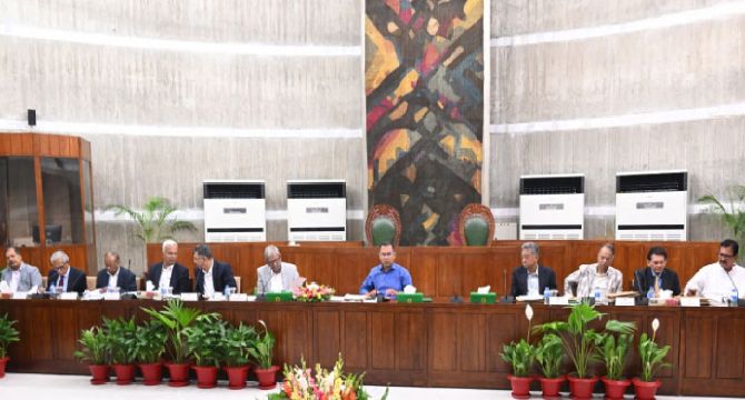 অফিস চলবে সকাল ৯টা থেকে ৪টা, সন্ধ্যা ছয়টায় বন্ধ মার্কেট