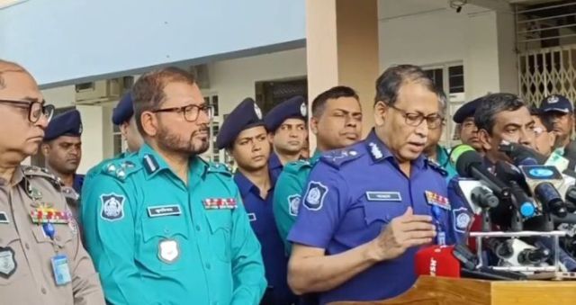 খুলনায় আইজিপি বাহারুল আলম বলেছে: ক্রসফায়ার গুমের ভয় দেখিয়ে সন্ত্রাস দমন করতে চাই না