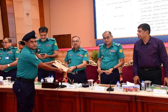 ডিএমপির সেপ্টেম্বর-২০২৫ মাসের মাসিক অপরাধ সভায় শ্রেষ্ঠ হলেন যারা