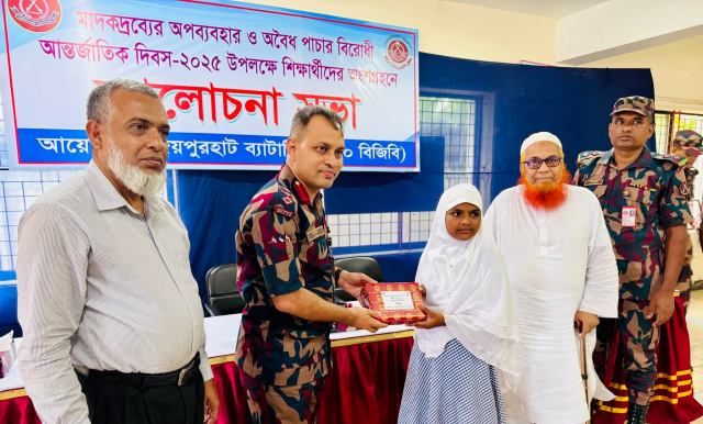 হিলিতে শিক্ষার্থীদের অংশ গ্রহণে মাদক ও অবৈধ পাচার বিরোধী আলোচনা সভা অনুষ্ঠিত