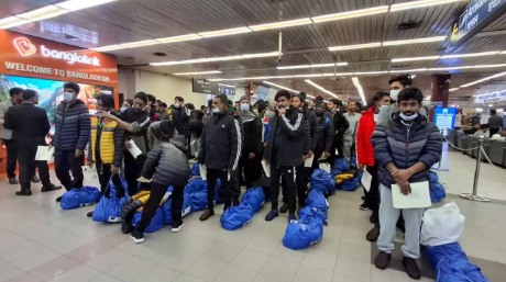 লিবিয়া থেকে দেশে ফিরলেন ১৭৫ বাংলাদেশি