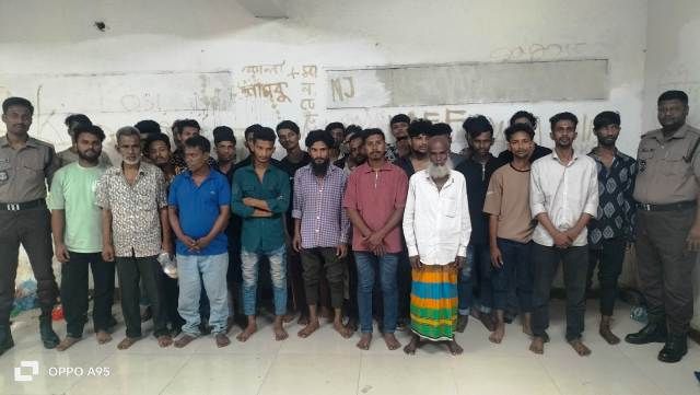 তেজগাঁও বিভাগের অভিযানে গত ২৪ ঘণ্টায় বিভিন্ন অপরাধে জড়িত ৫৬ জন গ্রেফতার