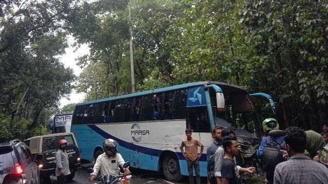 চকরিয়ায় বাস-মাইক্রোবাস সংঘর্ষে ৫ জন নিহত