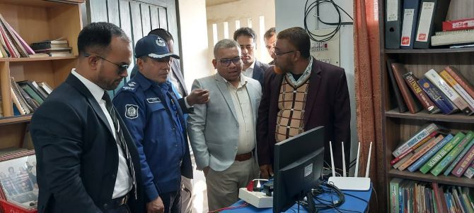 মাগুরা-১ আসনের বিভিন্ন ভোট কেন্দ্র পরিদর্শনে  রিটার্নিং অফিসার ও অন্যান্য কর্মকর্তা