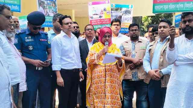 নিরাপদ সড়ক দিবসে জামালপুরে র‍্যালি পথসভা ও হেলমেট বিতরণ