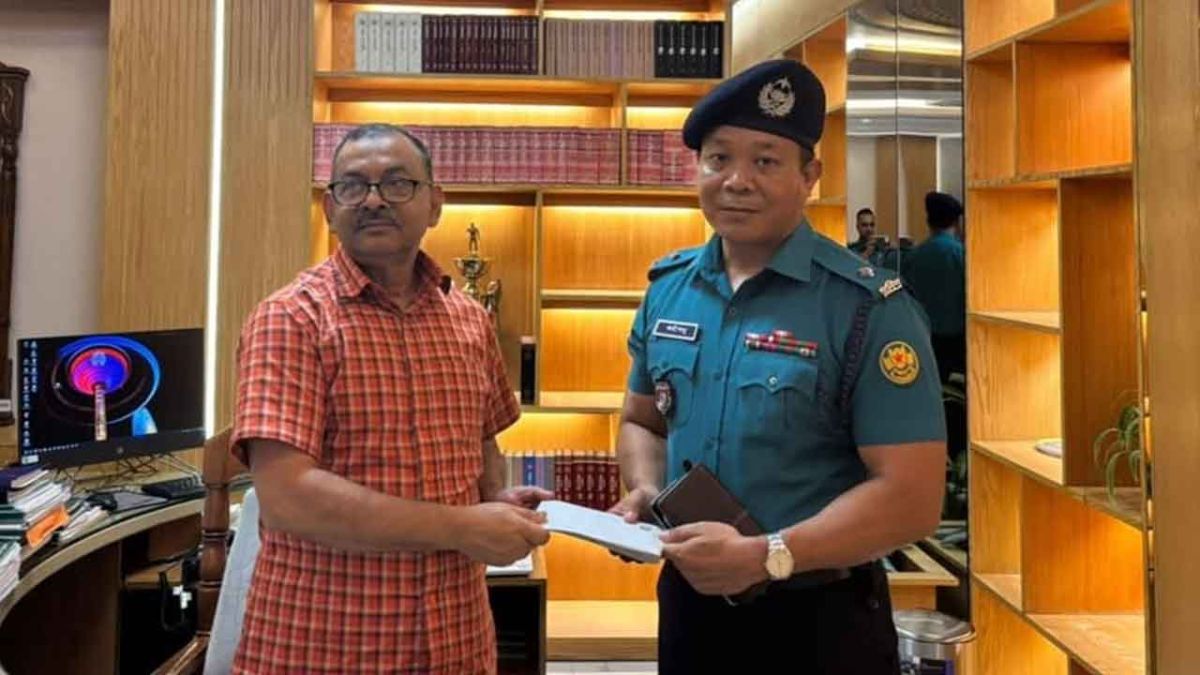 সেই ওসিকে পুরস্কৃত করলেন ডিএমপি কমিশনার